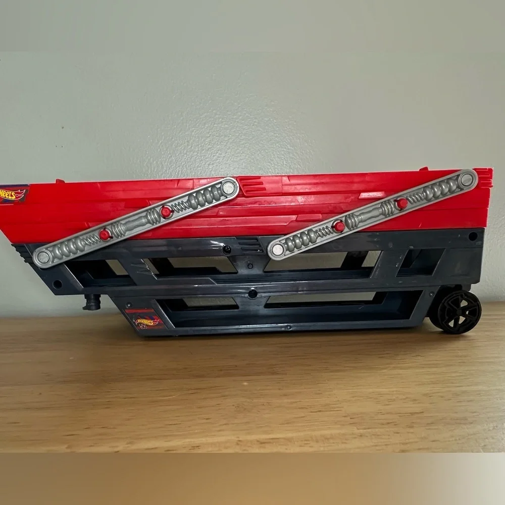 Hot Wheels Mega Hauler Truck bed holds up to 50 cars six expandable‎ levels